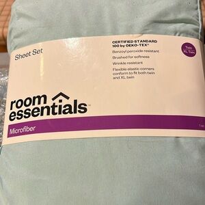 THREE PIECE TWIN TO XL TWIN SHEET SET, NEW !